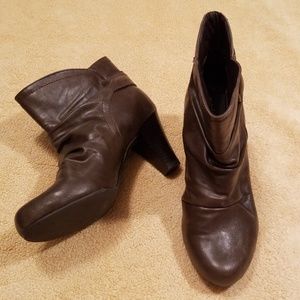 Madden Girl Paradee Brown Ankle Boots in Size 8